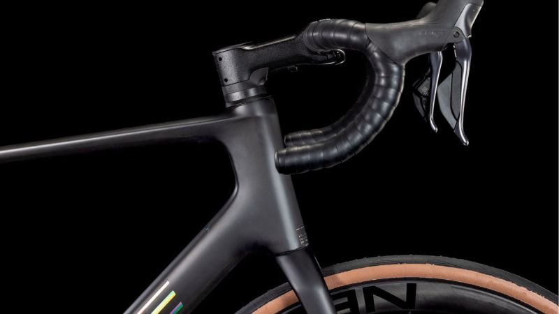 Cube Attain C:62 SLT carbon´n´rainbow – Bild 6