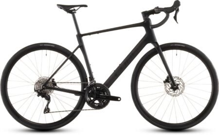 Cube Attain C:62 Race blackline 2026